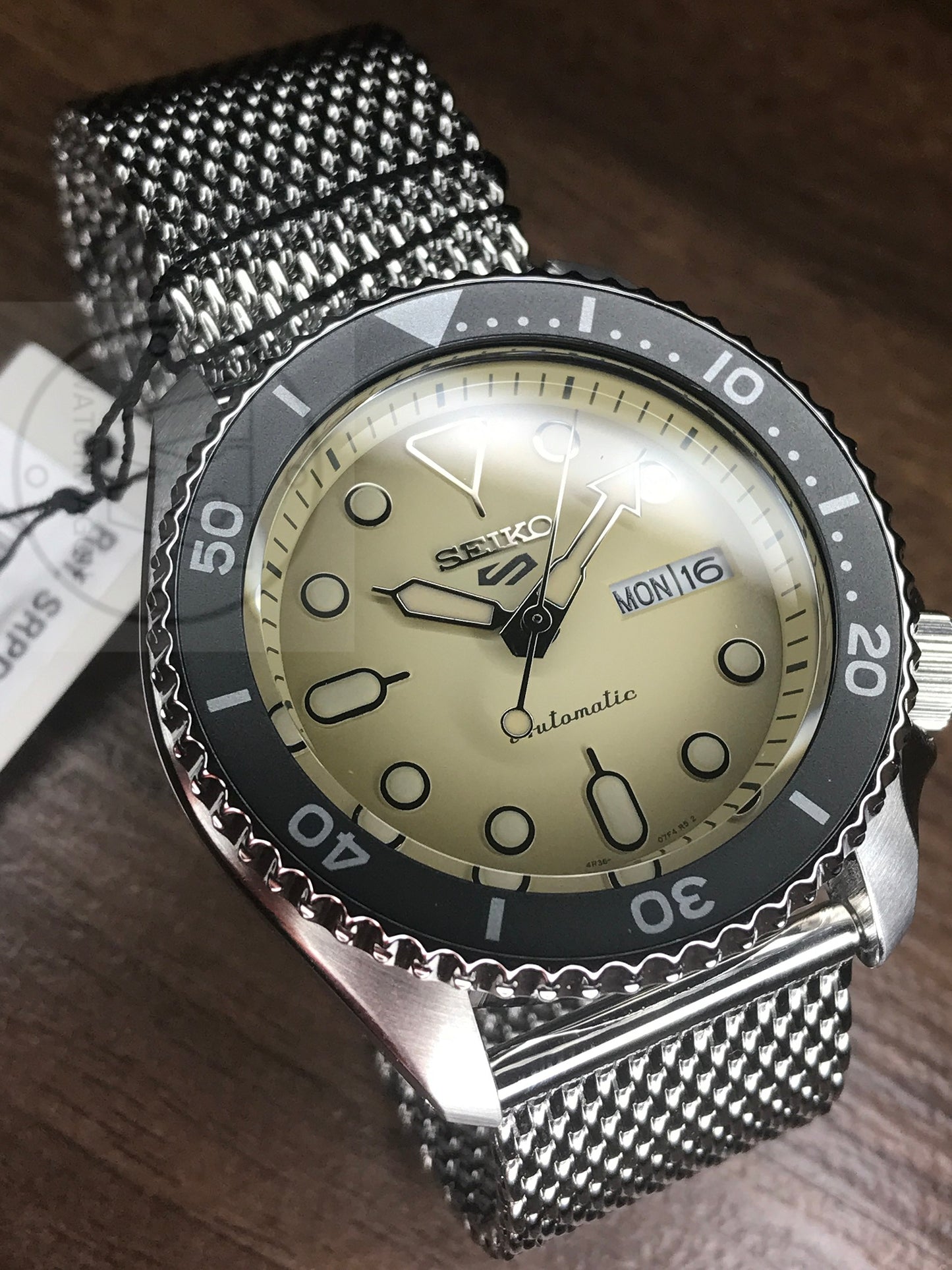 Seiko 5 Sports SRPD67K1 Automatic Gents Watch Beige Dial Steel Mesh bracelet srpd67 srpd67k