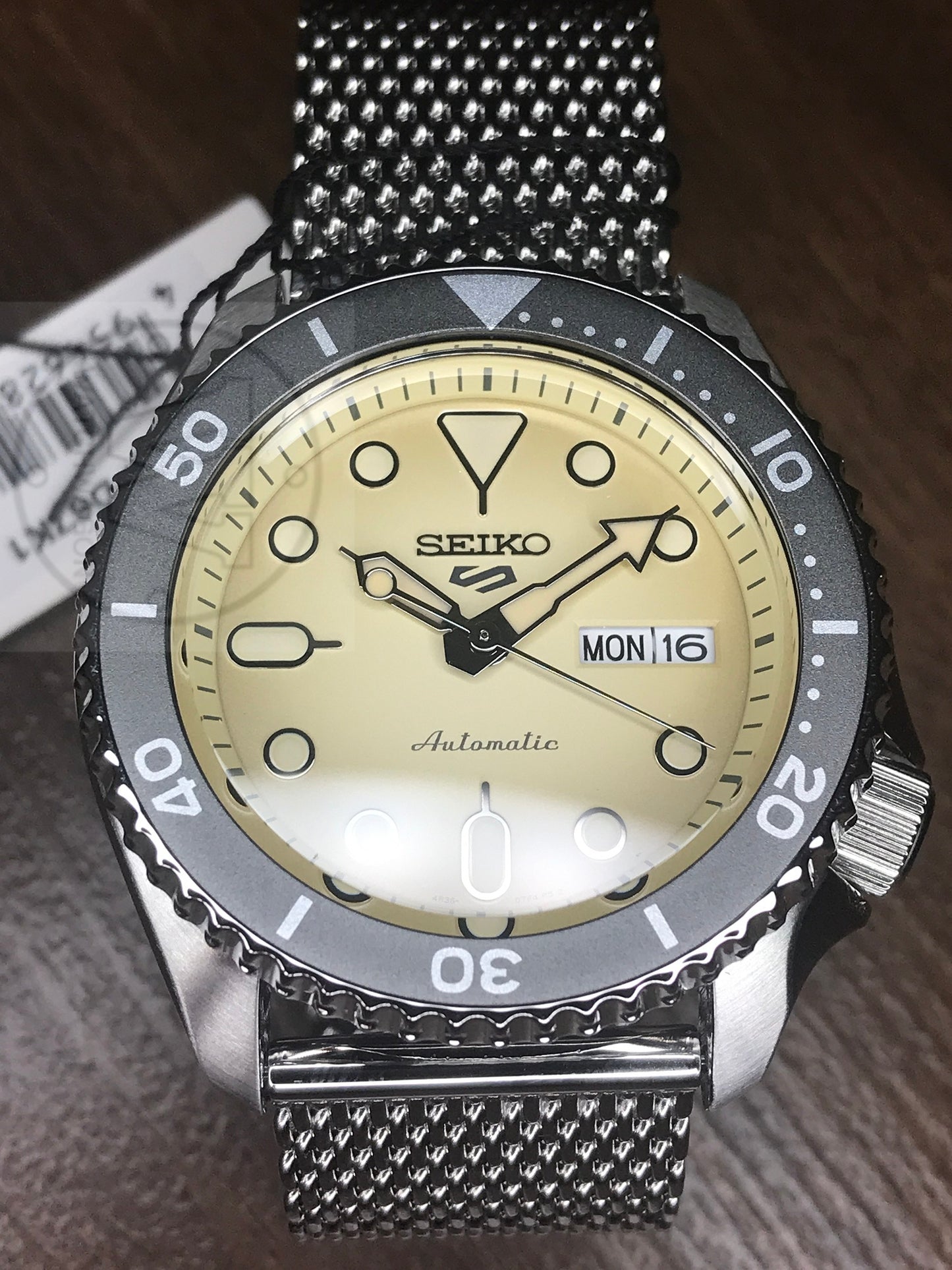 Seiko 5 Sports SRPD67K1 Automatic Gents Watch Beige Dial Steel Mesh bracelet srpd67 srpd67k
