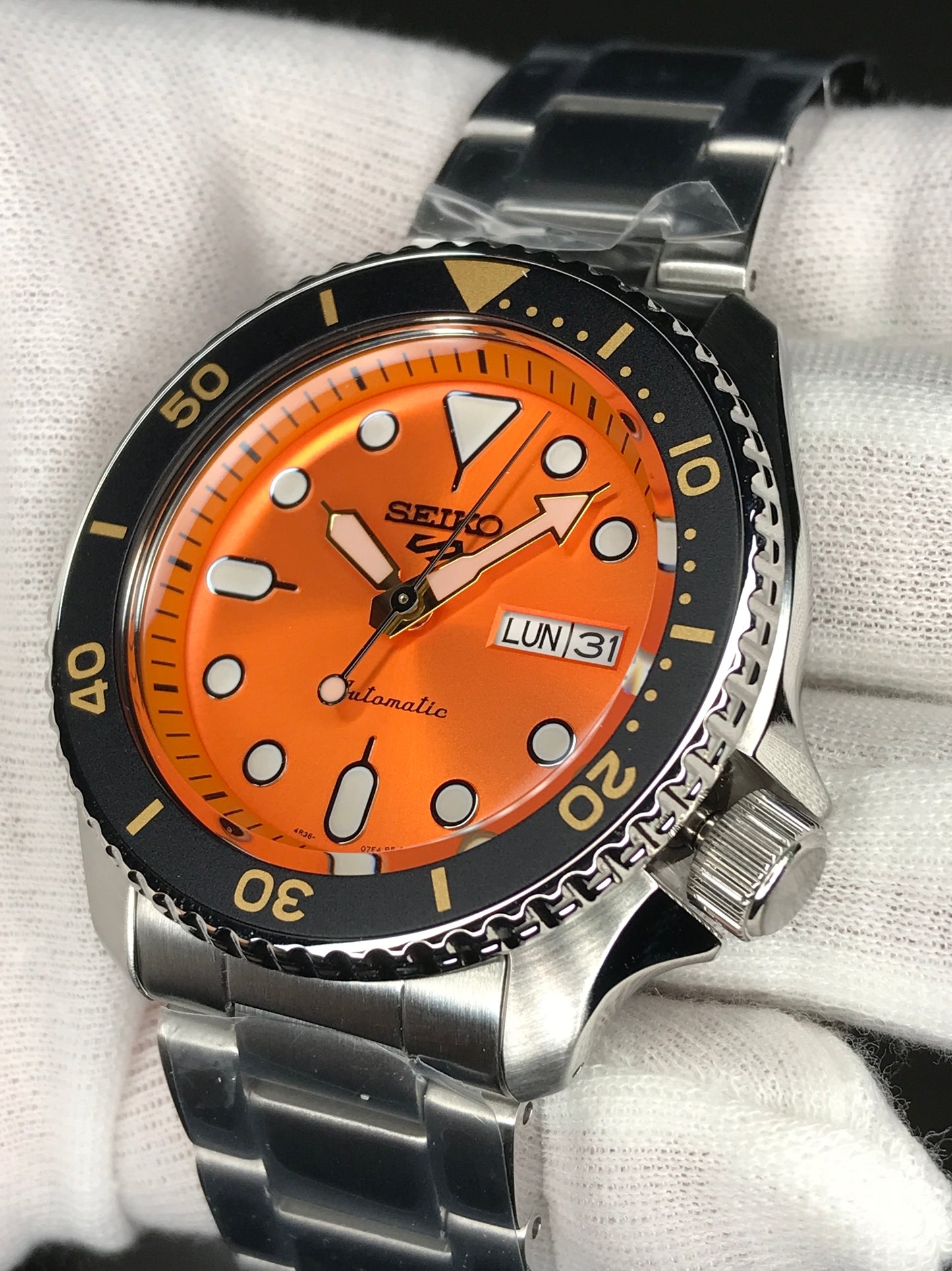 Seiko 5 Sports SRPD59K1 Automatic 100m Water Resistant Orange Dial Black Bezel Gents Sports Watch SRPD59