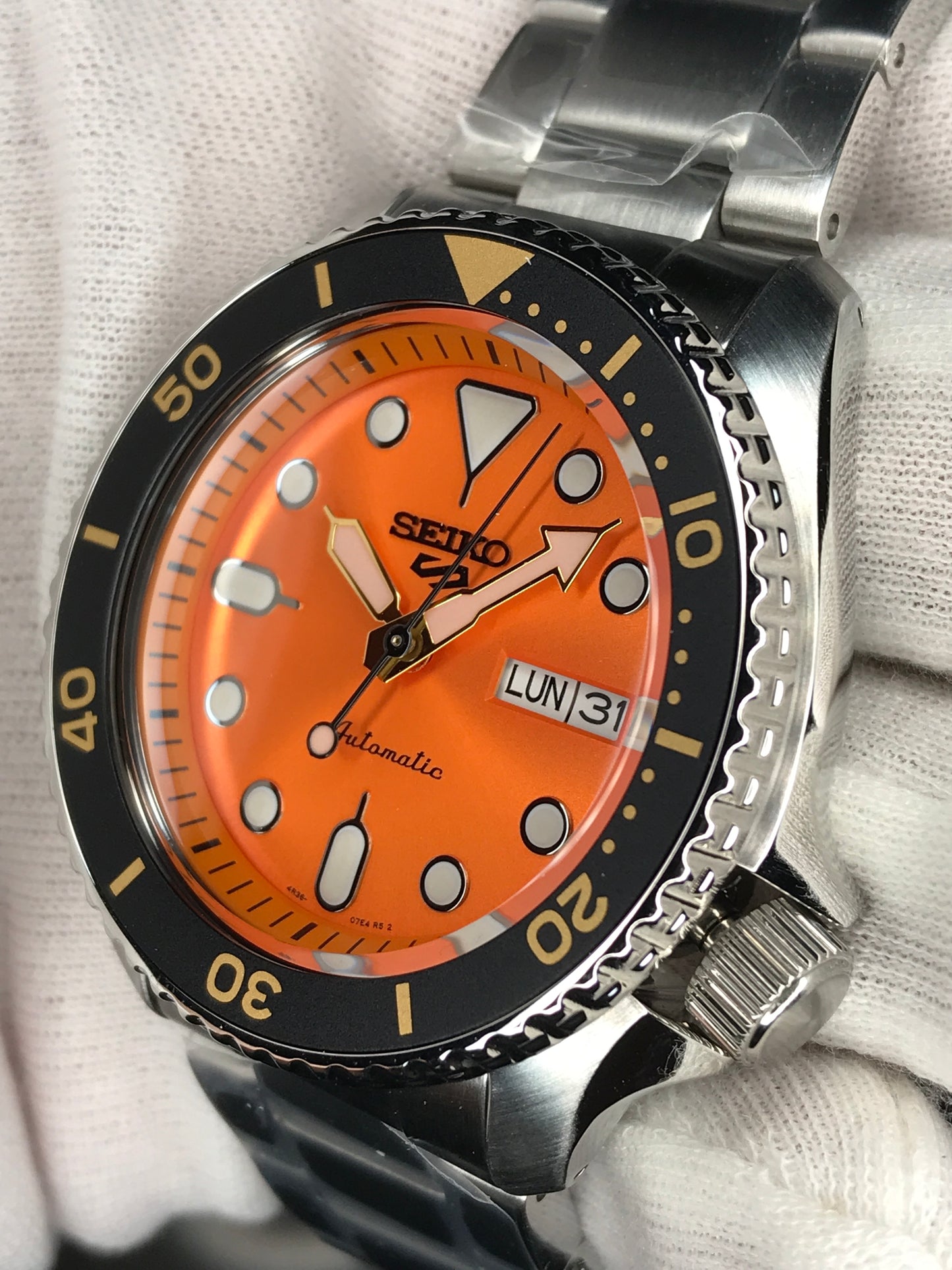 Seiko 5 Sports SRPD59K1 Automatic 100m Water Resistant Orange Dial Black Bezel Gents Sports Watch SRPD59
