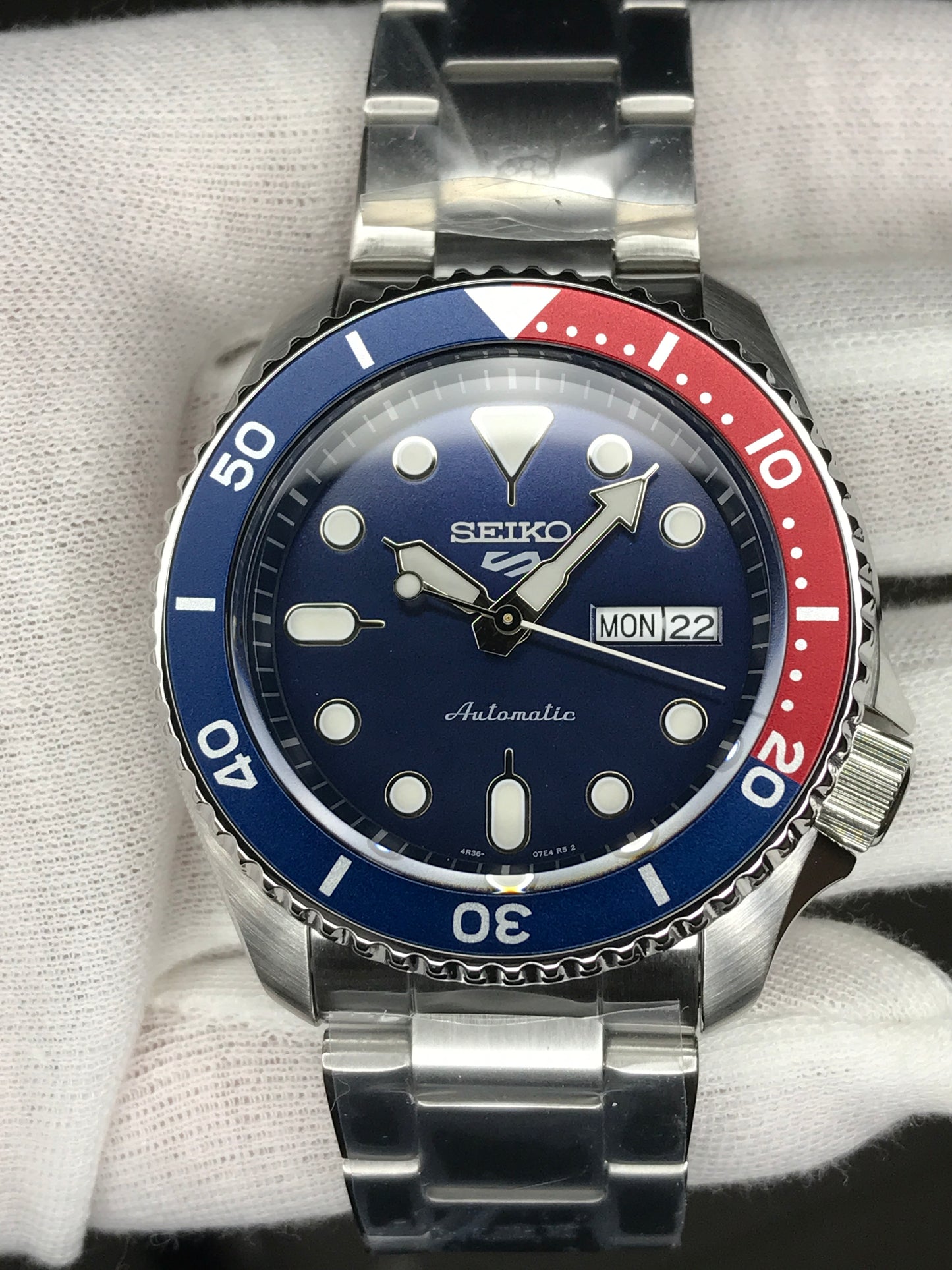 Seiko 5 Sports SRPD53K1 Automatic 100m Water Resistant Blue Dial Pepsi Bezel Gents Sports Watch SRPD53