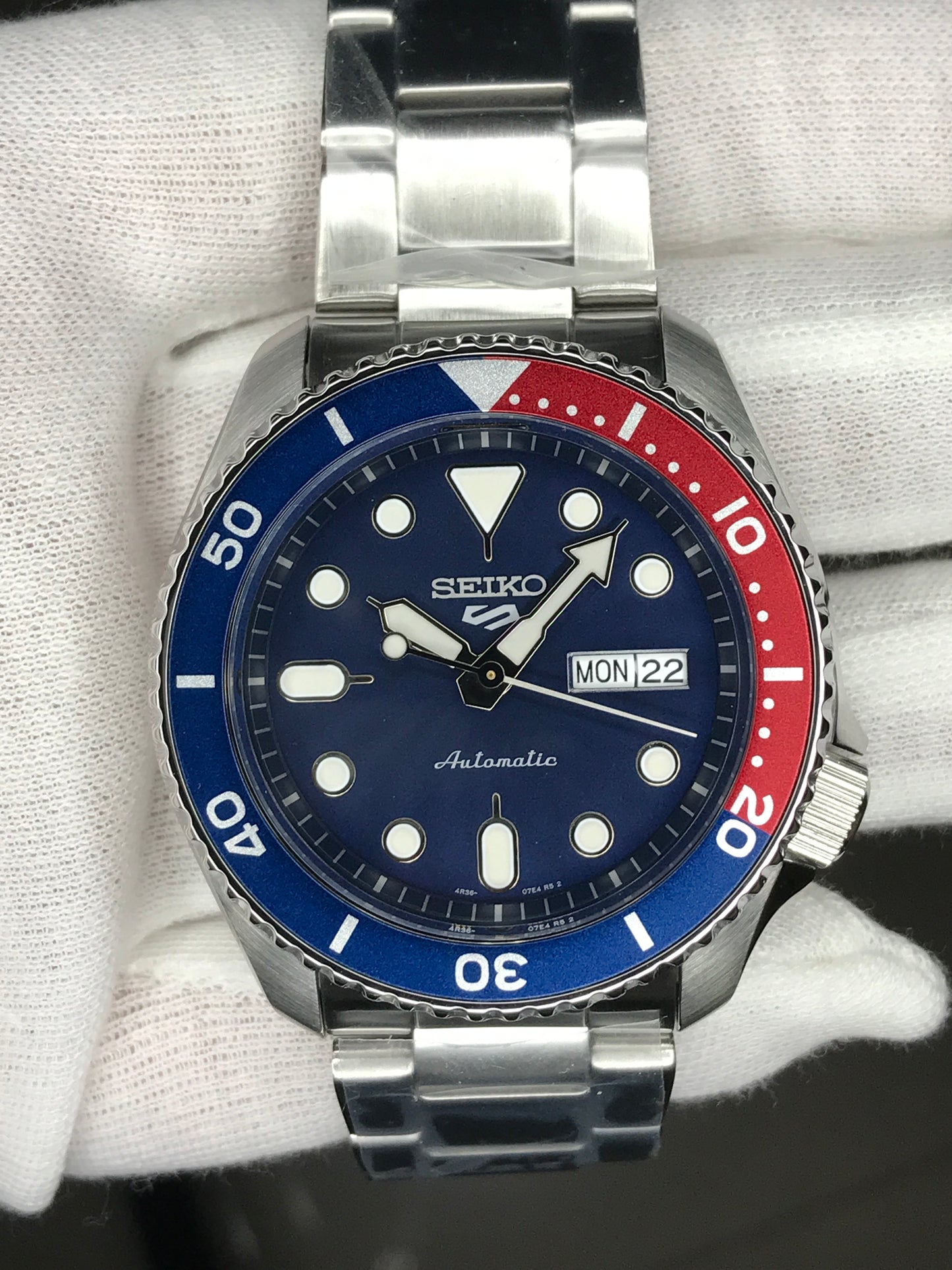 Seiko 5 Sports SRPD53K1 Automatic 100m Water Resistant Blue Dial Pepsi Bezel Gents Sports Watch SRPD53