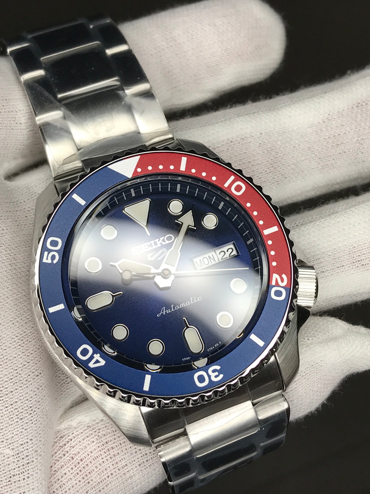 Seiko 5 Sports SRPD53K1 Automatic 100m Water Resistant Blue Dial Pepsi Bezel Gents Sports Watch SRPD53