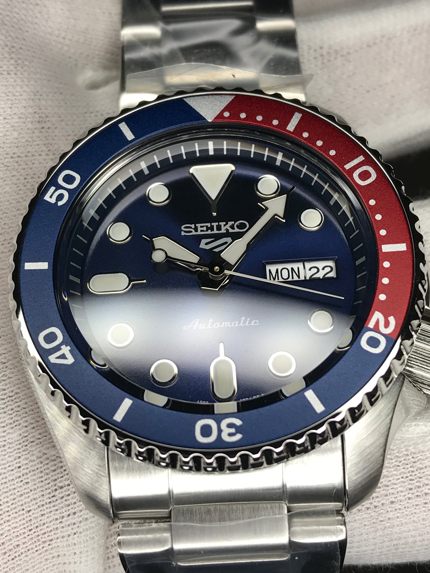 Seiko 5 Sports SRPD53K1 Automatic 100m Water Resistant Blue Dial Pepsi Bezel Gents Sports Watch SRPD53
