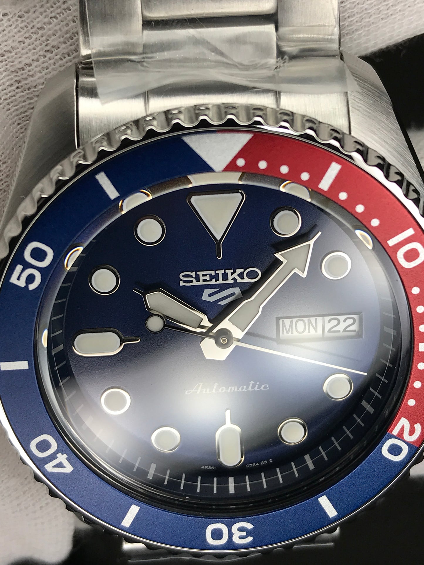 Seiko 5 Sports SRPD53K1 Automatic 100m Water Resistant Blue Dial Pepsi Bezel Gents Sports Watch SRPD53
