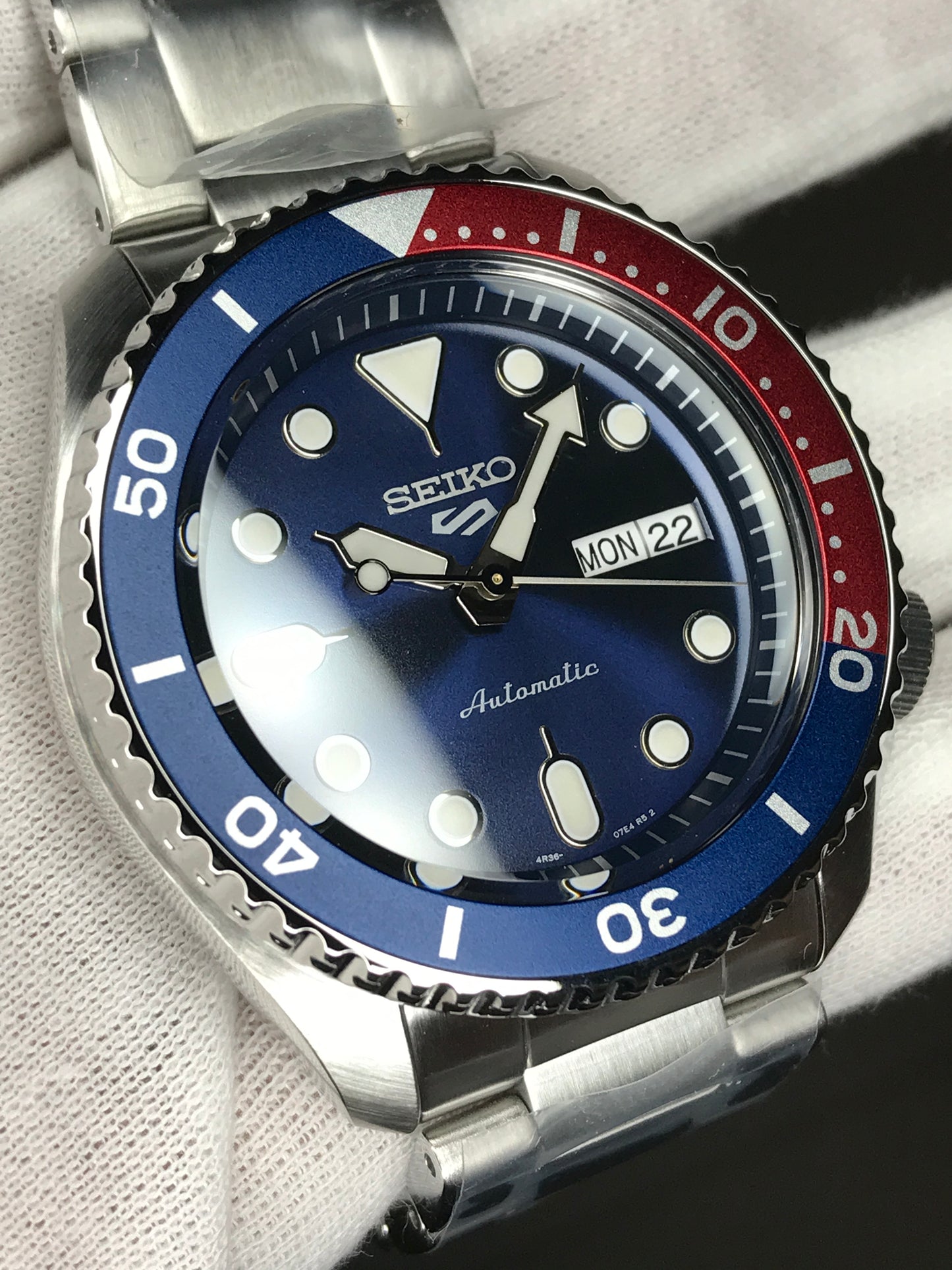 Seiko 5 Sports SRPD53K1 Automatic 100m Water Resistant Blue Dial Pepsi Bezel Gents Sports Watch SRPD53