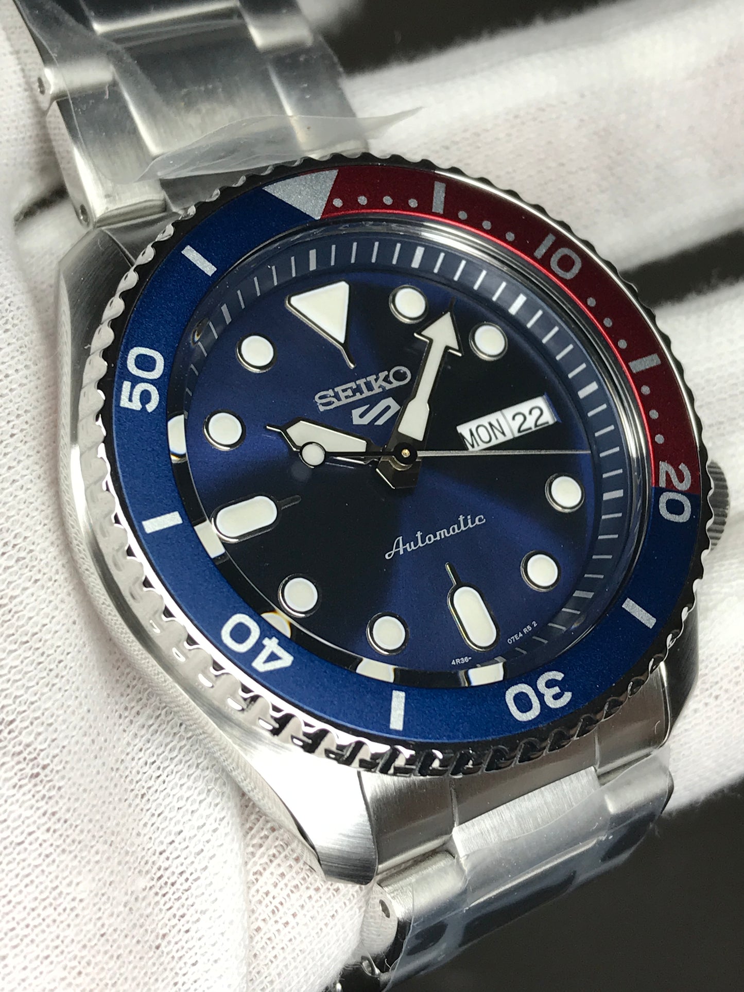 Seiko 5 Sports SRPD53K1 Automatic 100m Water Resistant Blue Dial Pepsi Bezel Gents Sports Watch SRPD53