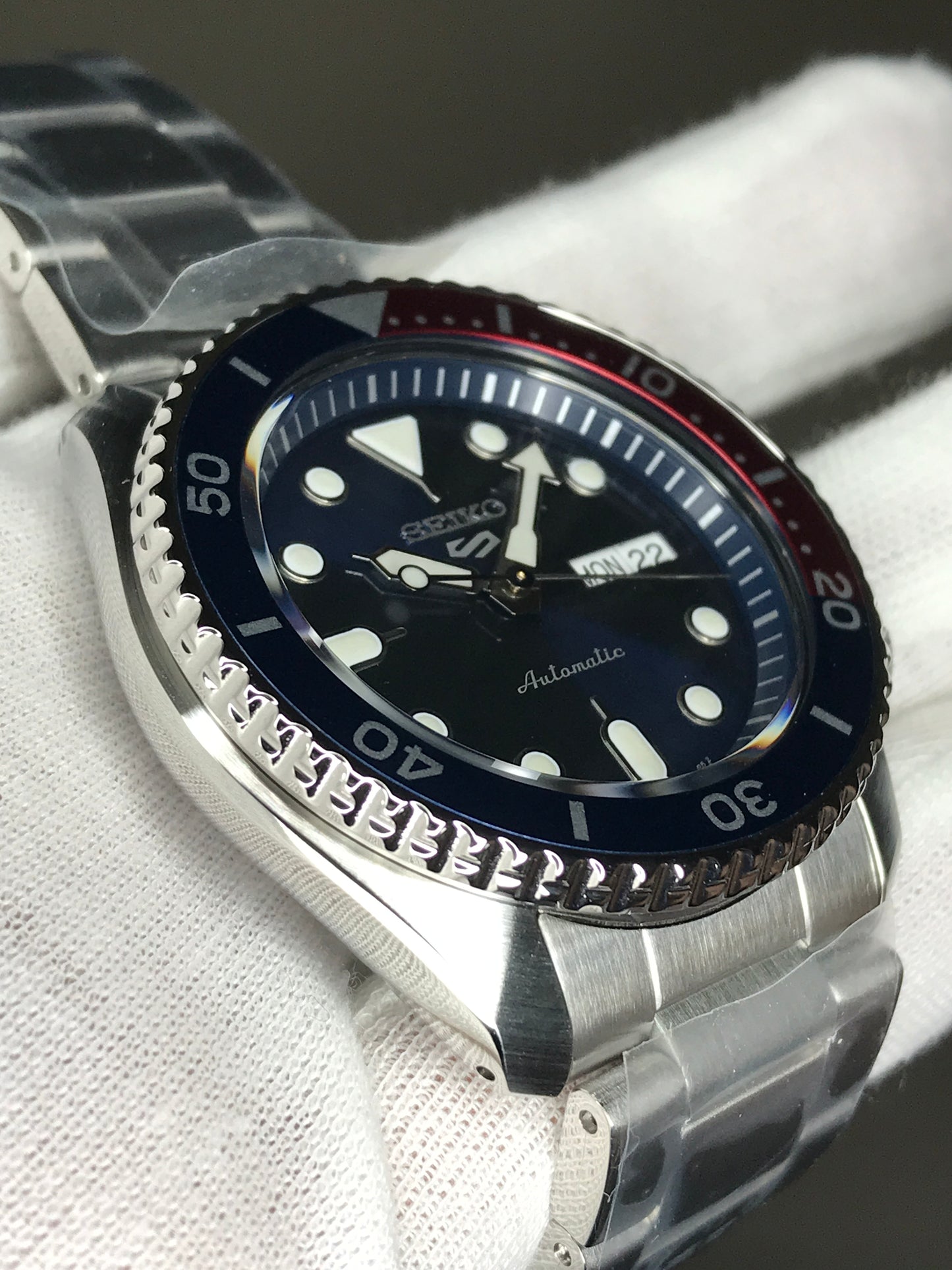 Seiko 5 Sports SRPD53K1 Automatic 100m Water Resistant Blue Dial Pepsi Bezel Gents Sports Watch SRPD53