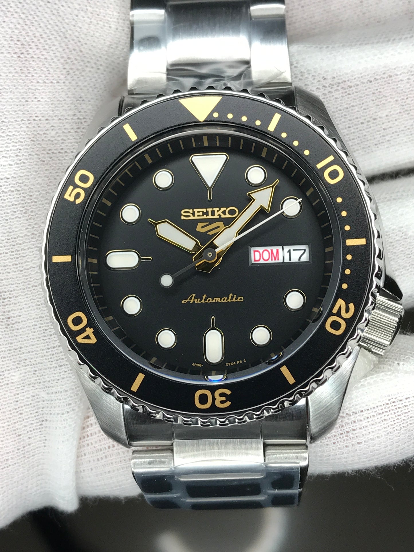 Seiko 5 Sports SRPD57K1 Automatic 100m Water Resistant Black Dial Gold Markers Gents Sports Watch SRPD57 Case size 42.5mm