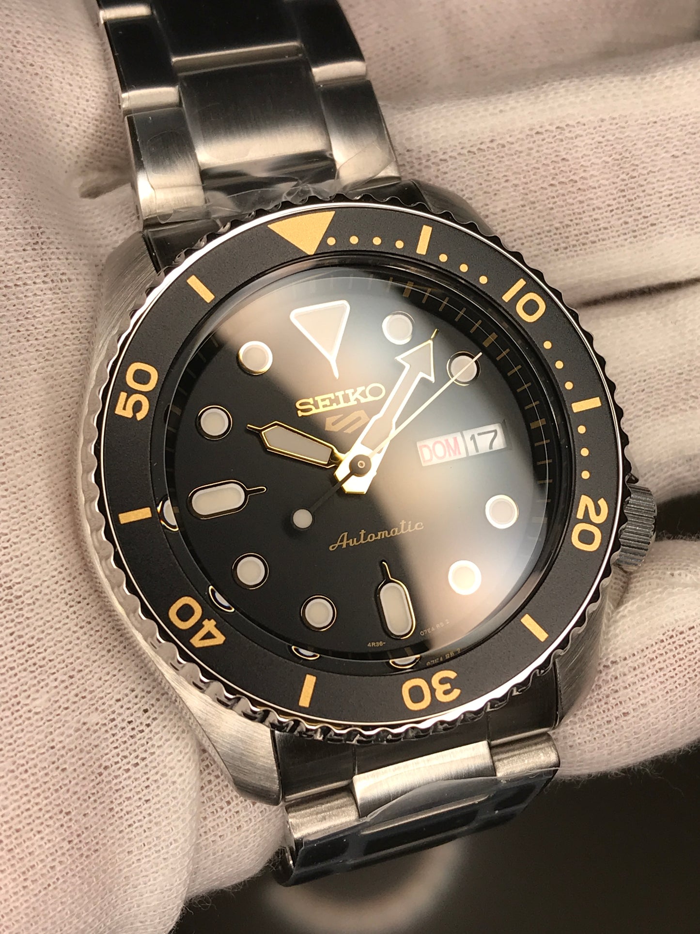 Seiko 5 Sports SRPD57K1 Automatic 100m Water Resistant Black Dial Gold Markers Gents Sports Watch SRPD57 Case size 42.5mm