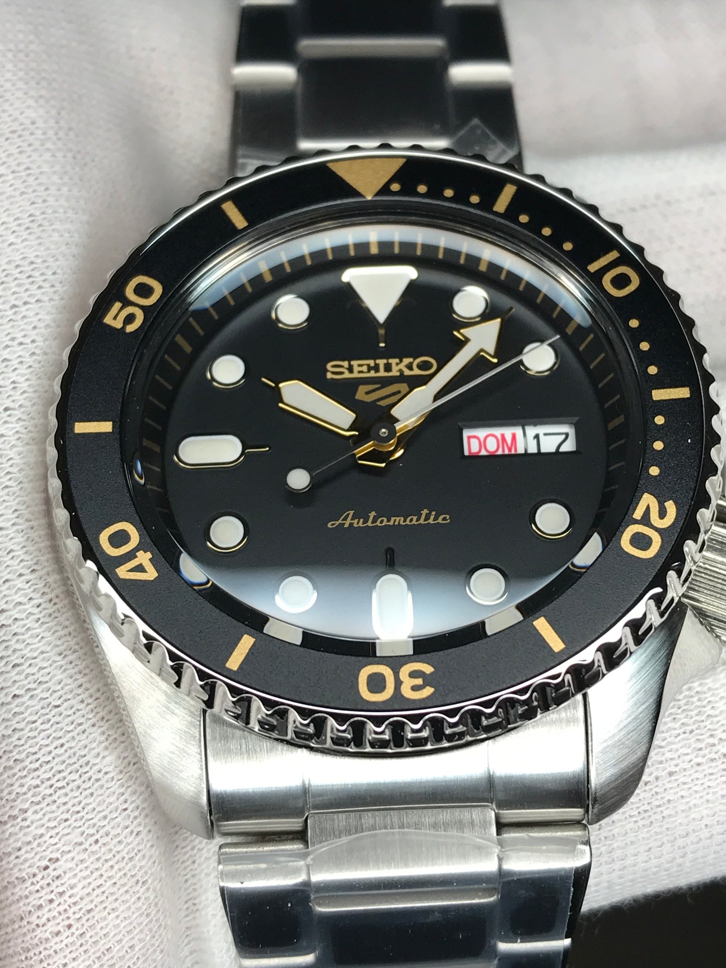 Seiko 5 Sports SRPD57K1 Automatic 100m Water Resistant Black Dial Gold Markers Gents Sports Watch SRPD57 Case size 42.5mm