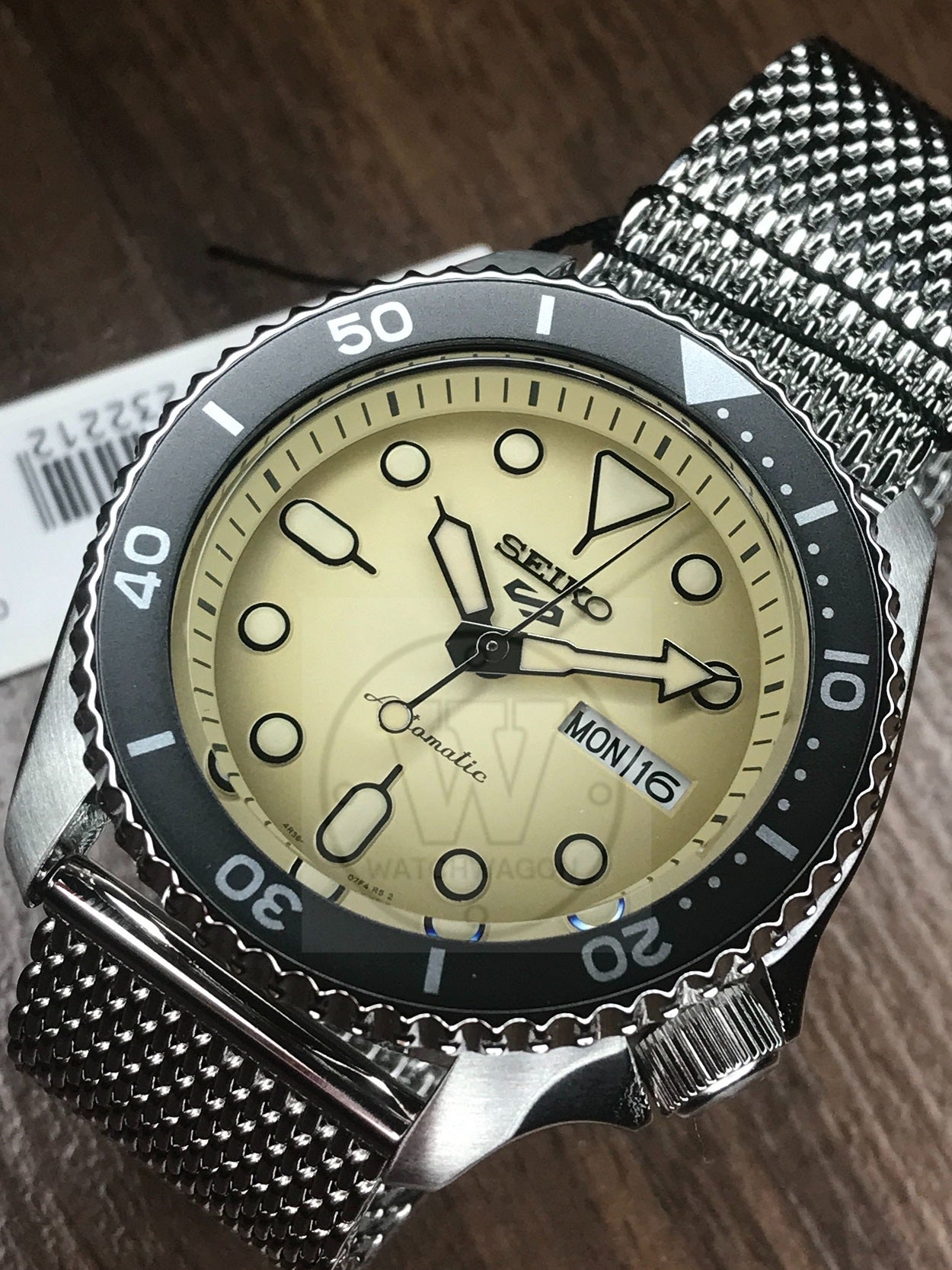 Seiko 5 Sports SRPD67K1 Automatic Gents Watch Beige Dial Steel Mesh bracelet srpd67 srpd67k