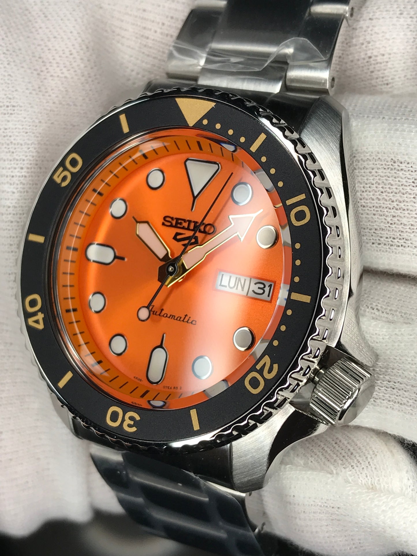 Seiko 5 Sports SRPD59K1 Automatic 100m Water Resistant Orange Dial Black Bezel Gents Sports Watch SRPD59
