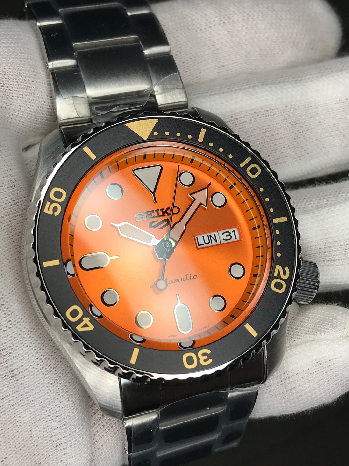 Seiko 5 Sports SRPD59K1 Automatic 100m Water Resistant Orange Dial Black Bezel Gents Sports Watch SRPD59