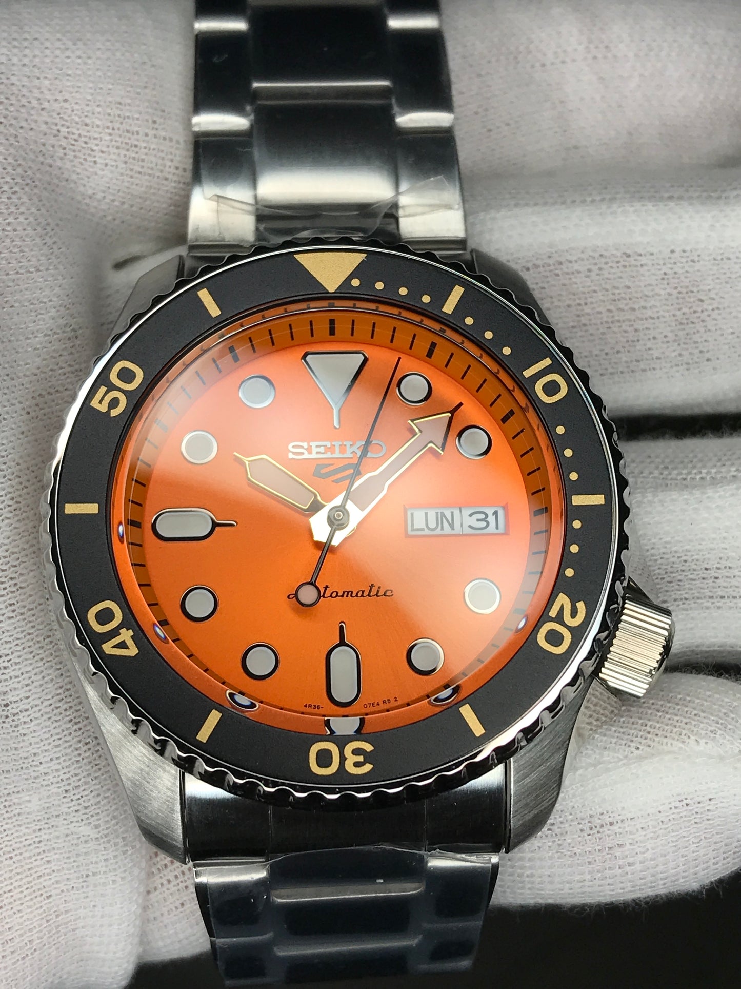 Seiko 5 Sports SRPD59K1 Automatic 100m Water Resistant Orange Dial Black Bezel Gents Sports Watch SRPD59