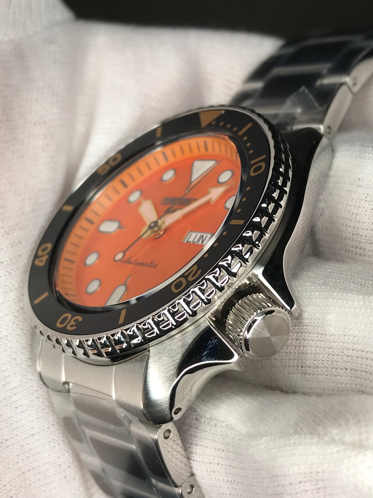 Seiko 5 Sports SRPD59K1 Automatic 100m Water Resistant Orange Dial Black Bezel Gents Sports Watch SRPD59