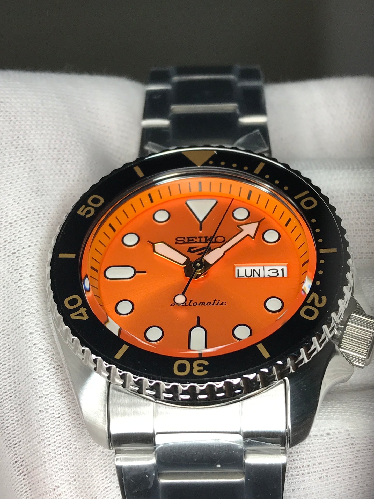 Seiko 5 Sports SRPD59K1 Automatic 100m Water Resistant Orange Dial Black Bezel Gents Sports Watch SRPD59