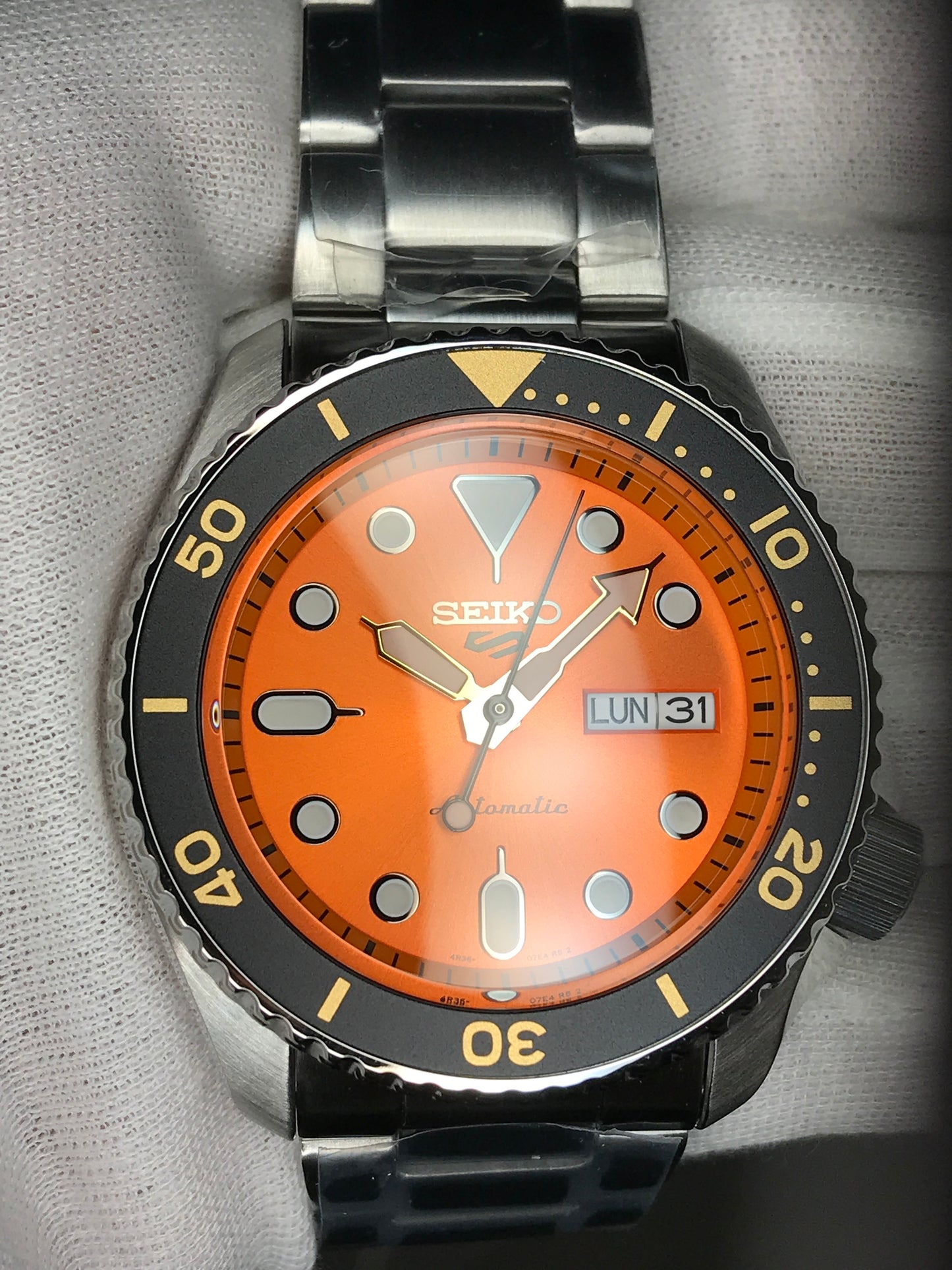 Seiko 5 Sports SRPD59K1 Automatic 100m Water Resistant Orange Dial Black Bezel Gents Sports Watch SRPD59
