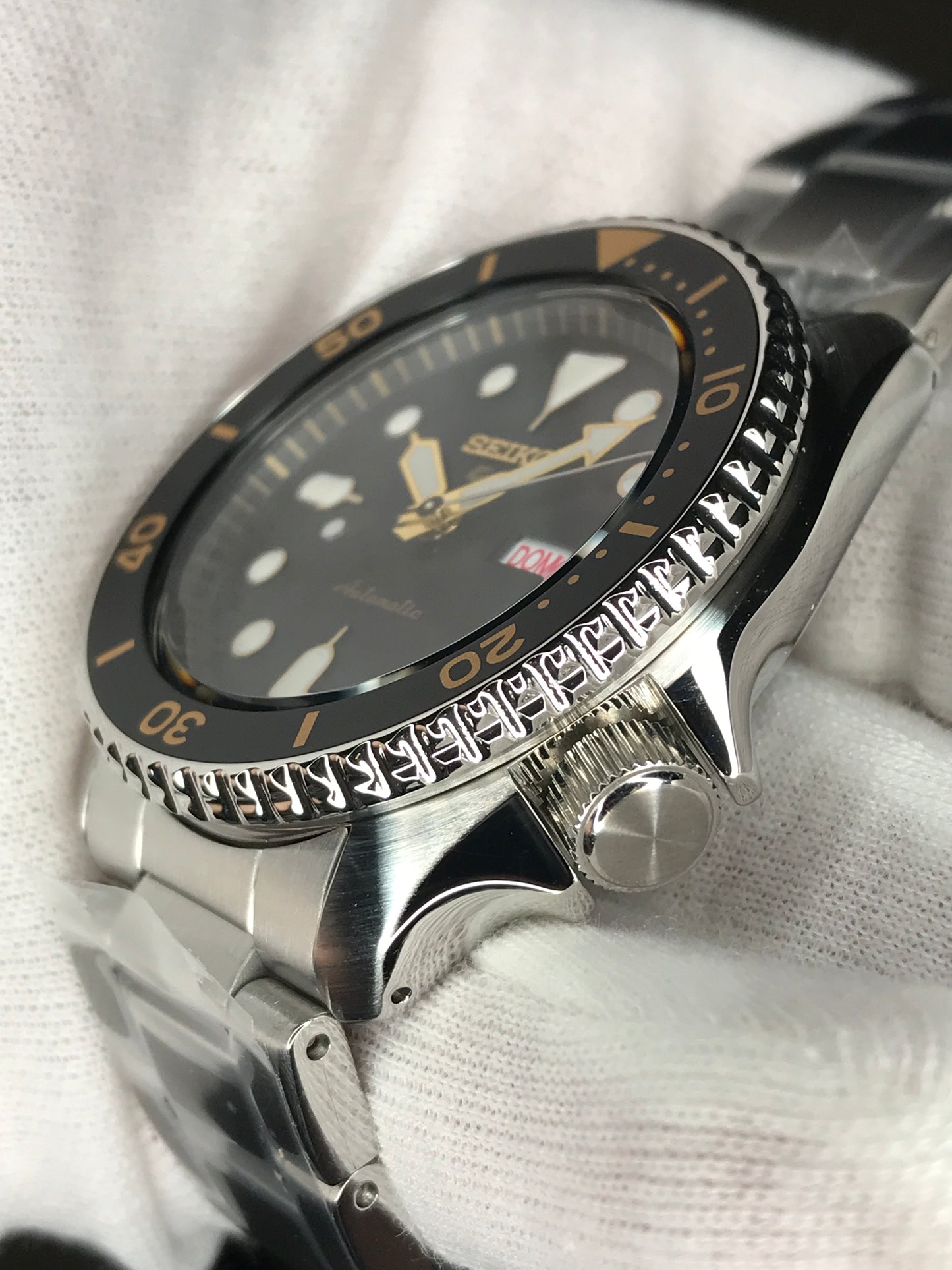 Seiko 5 Sports SRPD57K1 Automatic 100m Water Resistant Black Dial Gold Markers Gents Sports Watch SRPD57 Case size 42.5mm