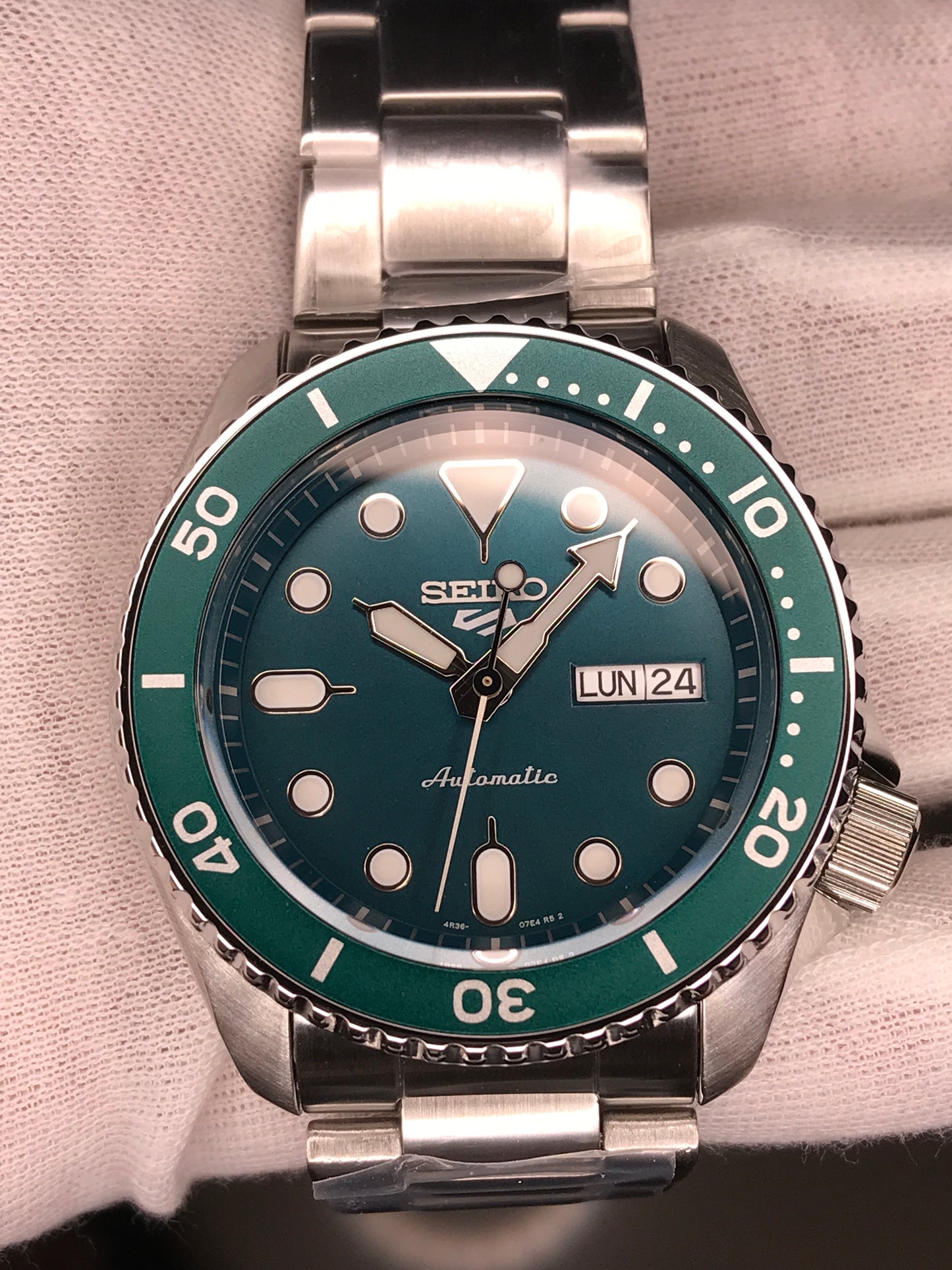 Seiko 5 Sports SRPD61K1 "GREEN HULK" Automatic 100m Water Resistant Green Dial Gents Sports Watch SRPD61