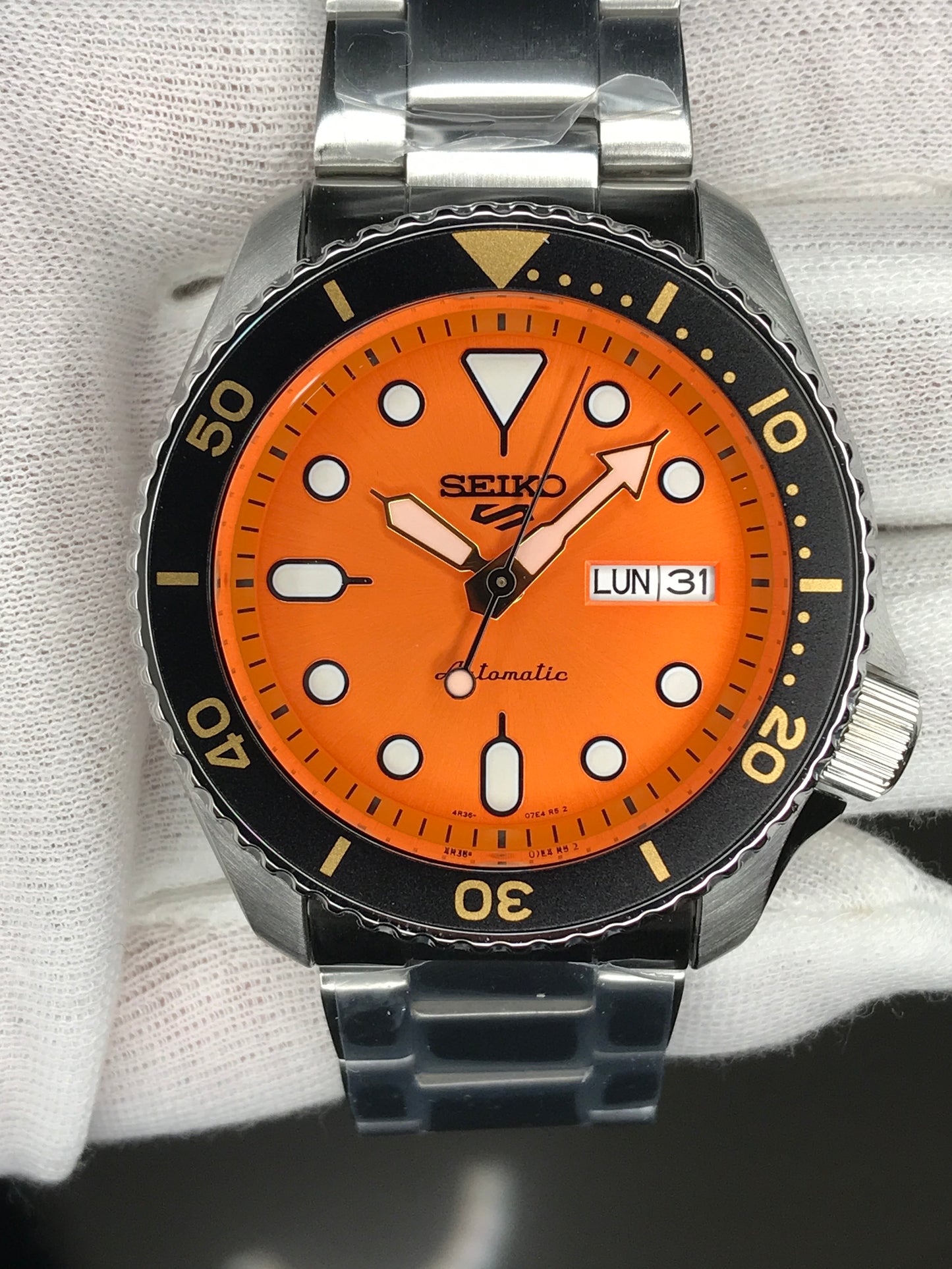 Seiko 5 Sports SRPD59K1 Automatic 100m Water Resistant Orange Dial Black Bezel Gents Sports Watch SRPD59