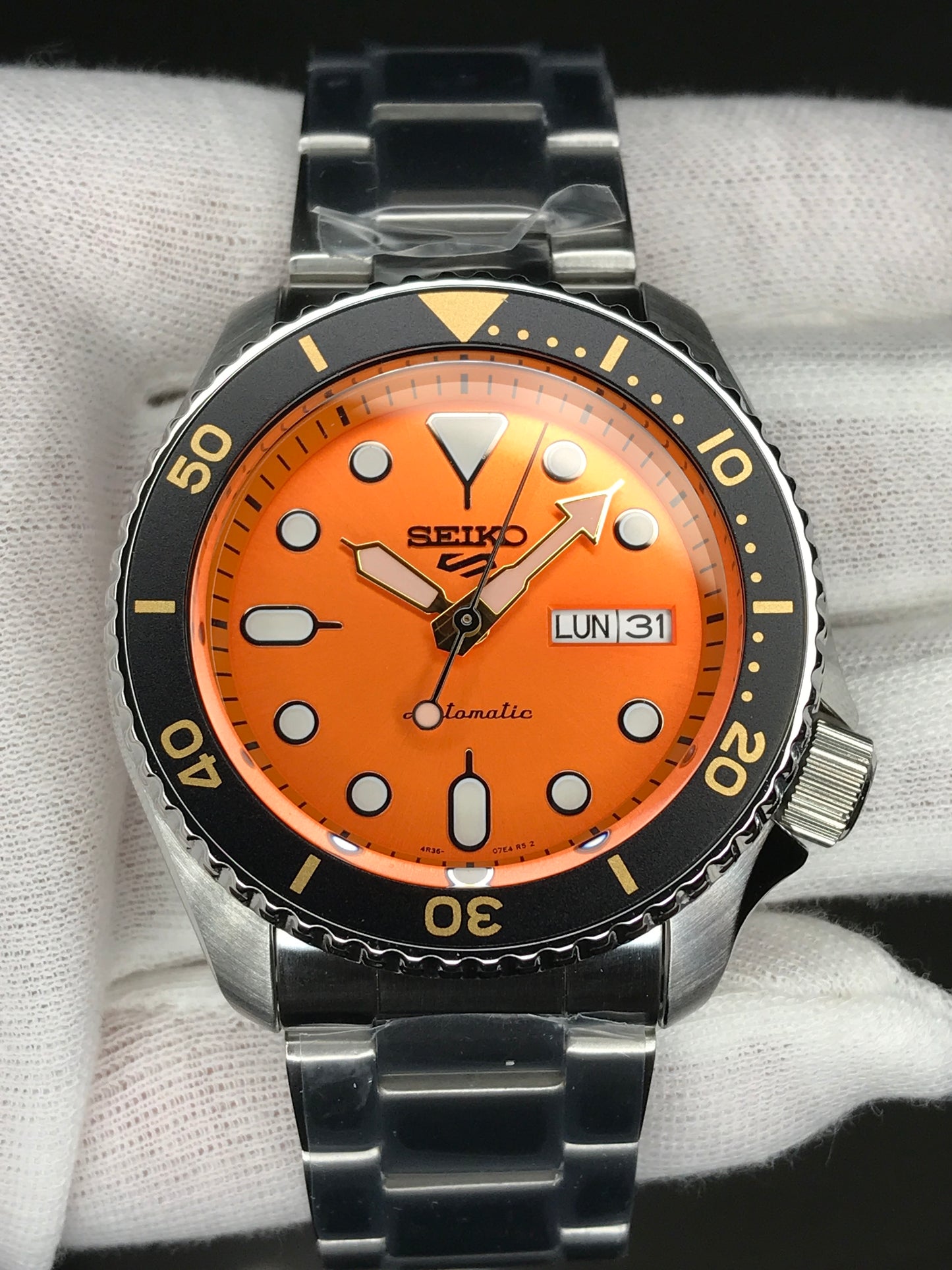 Seiko 5 Sports SRPD59K1 Automatic 100m Water Resistant Orange Dial Black Bezel Gents Sports Watch SRPD59